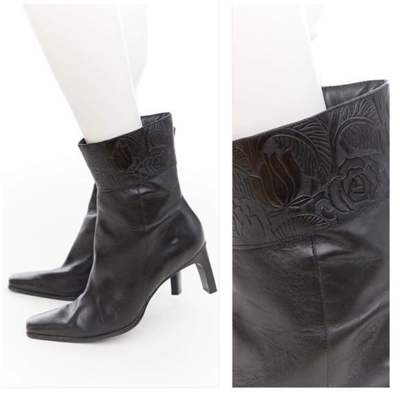 Black leather ankle boots with foliage design / 9 - Picture 7 of 7